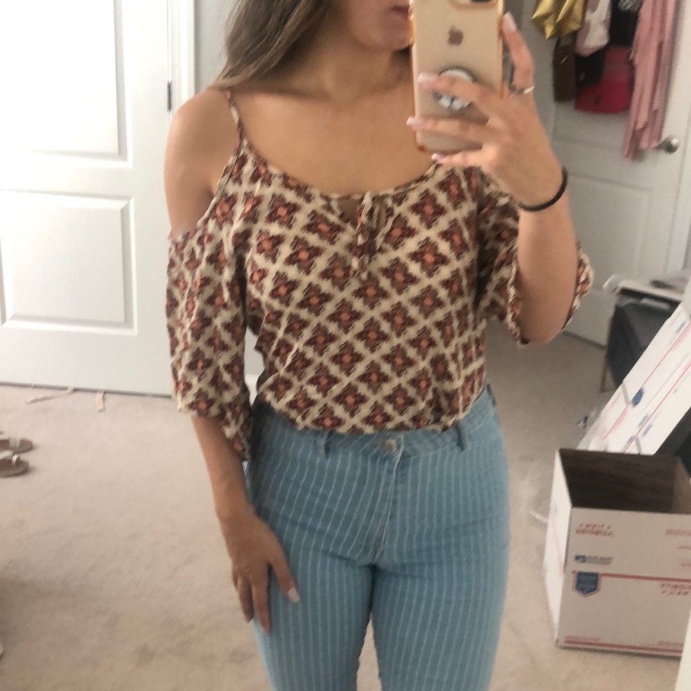 Patterned Cold-shoulder Blouse